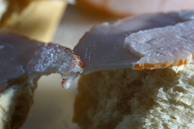 Baget, Almanya da beyaz ekmek, Paris ekmek veya sadece Paris, İsviçre'de Parisette beyaz, Fransız kökenli bir uzun, gevrek beyaz ekmek. 