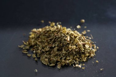 Bir çare olarak kekik zaten eski Yunanlılar tarafından adını Yunan dilinden geliyor bu yüzden kullanıldı.