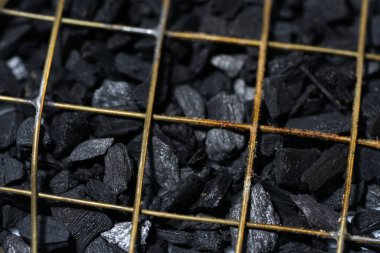 Güzel kokulu harz genellikle reçine haliyle sunulmaktadır ve mükemmel füme.