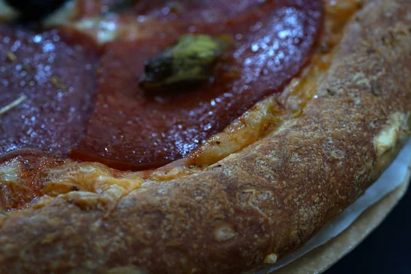 Pizza Egy Egyszerű Tésztából Készült Olasz Konyha Sütés Előtt Fűszeres — Stock Fotó