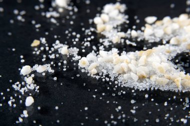 Portekiz İspanya sınırındaki Algarve'deki/daki oteller ve onun ürünü olarak tuzlu göller yakın çekim 