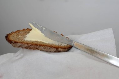 Ekmek sağlıklı ucuz ve besleyici birçok gıdalar için bir garnitür olarak kullanmak