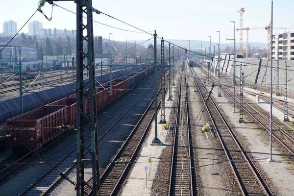 Vasúttársaságunk Vasúti Vágányuk Fényviszonyok Mellett Regensburg Városában — Stock Fotó
