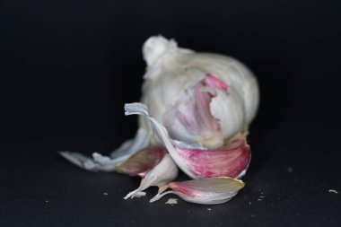 Fotoğraflanan sarımsak birkaç kez ve Focus İstifleme ile alan mümkün olan en yüksek derinlikte üretilen