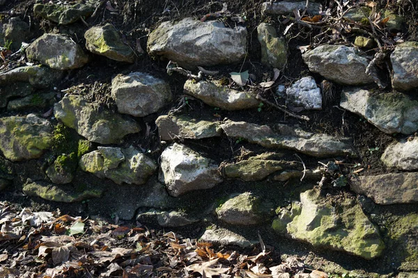 Muralla Piedra Natural Cuidadosamente Ladrillada Extraviada Fotografiada Parque Alemania —  Fotos de Stock