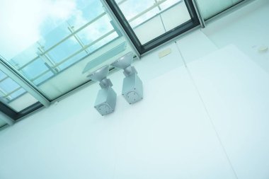 Modern ve güvenli merdiven güzel eski bir binaya entegre