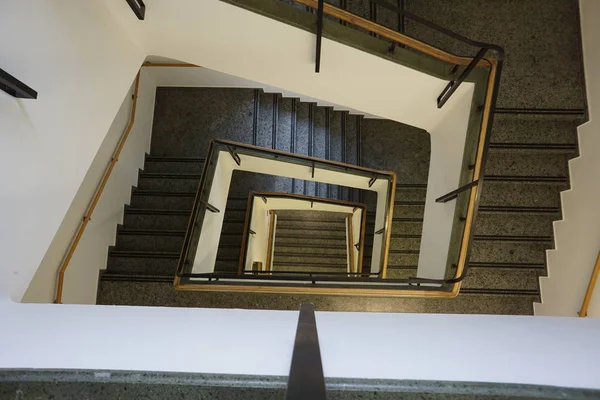 Escadaria Moderna Segura Lindamente Integrada Edifício Antigo — Fotografia de Stock