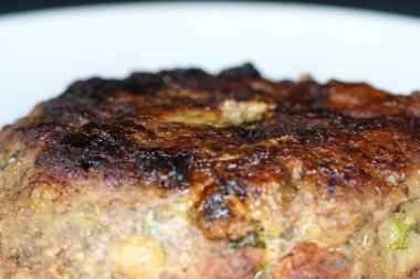 Lezzetli köfte kızarmış gevrek kahverengi ve sıcak servis