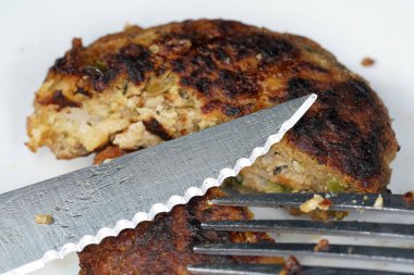 Lezzetli köfte kızarmış gevrek kahverengi ve sıcak servis