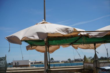 Büyük çözünürlük ve netlik ile fotoğraflanan terk edilmiş yerler