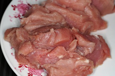 Madalyon olarak domuz bonfile kes ve tavada her iki tarafta sototed