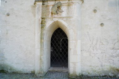 Regensburg bir parkta eski bir kalede Kale kapısı