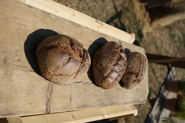 Taze Pişmiş Ekmek Eski Bir Recipewood Soba Göre Bir Odun — Stok fotoğraf