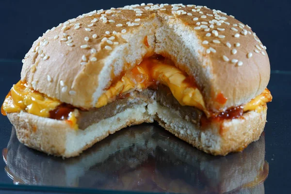 Hambúrguer Saboroso Sua Própria Cozinha Trabalhada Partir Carne — Fotografia de Stock