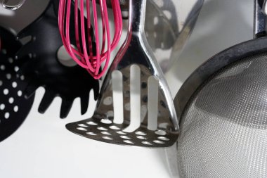 Paslanmaz çelik patates ezici çok iyi patates püresi yapmak için uygun herhangi bir mutfakta eksik olmayabilir