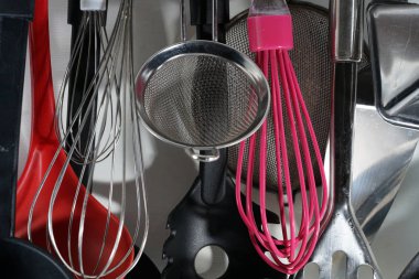 Ince paslanmaz çelik net ile bir kevgir her mutfakta çok yararlıdır