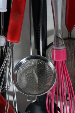 Ince paslanmaz çelik net ile bir kevgir her mutfakta çok yararlıdır