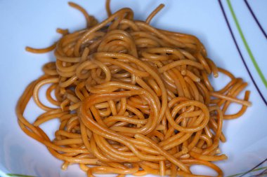 Spagetti yuvarlak bir kesit ile durum buğday yapılan makarna ve makarna türüdür