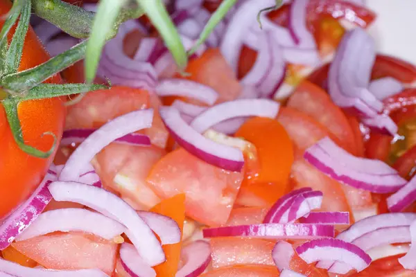 Onion Tomato Salad Washed Tomatoes Peeled Onion — Stock Photo, Image