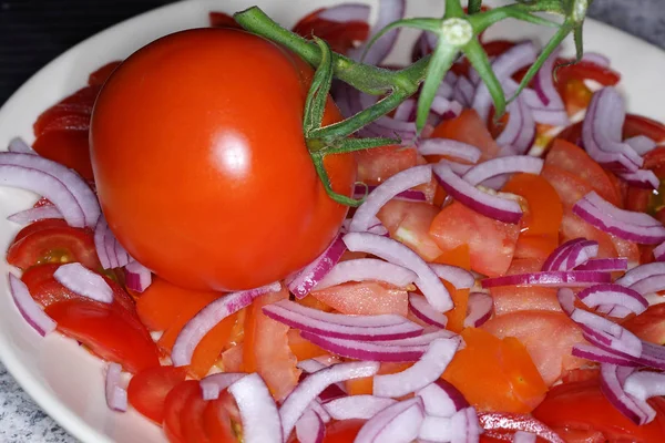 Onion Tomato Salad Washed Tomatoes Peeled Onion — Stock Photo, Image