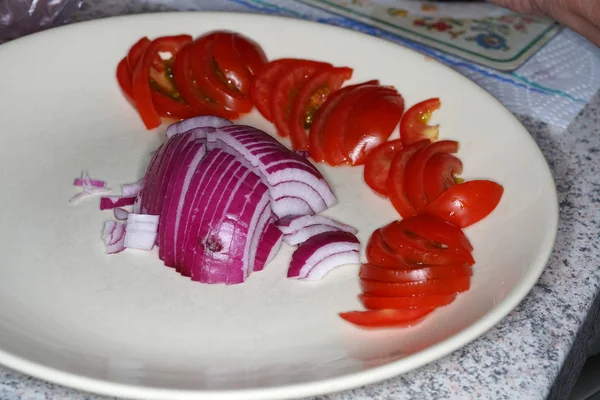 Onion Tomato Salad Washed Tomatoes Peeled Onion — Stock Photo, Image