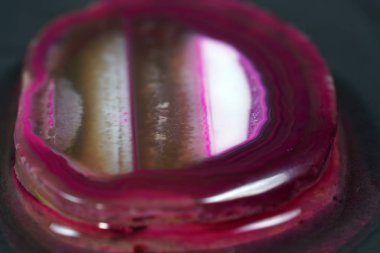 Akik itibaren birçok renk ve çeşitleri vardır, bazıları da kolay ayrım için kendi adlarını var.