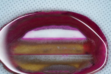 Akik itibaren birçok renk ve çeşitleri vardır, bazıları da kolay ayrım için kendi adlarını var.