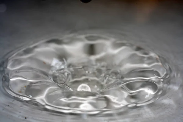 Gotas Agua Fotografiadas Con Destellos Alta Velocidad Gotero Estudio —  Fotos de Stock