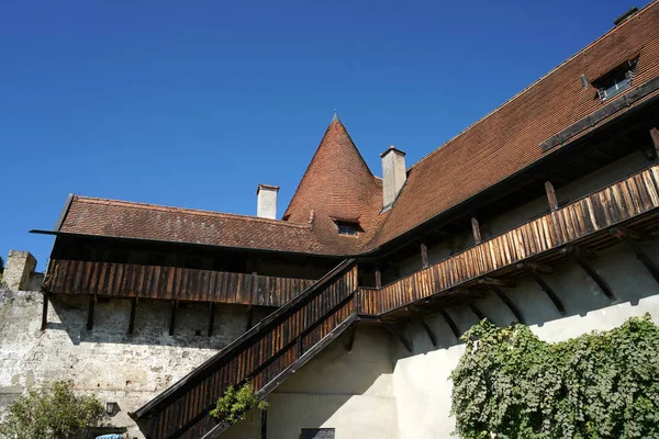 焼き粘土で作られた屋根のタイルは ドイツの屋根に特に美しく 耐久性があります — ストック写真