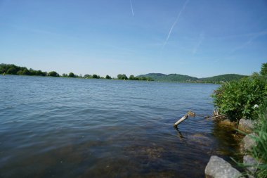 Tuna Nehri ve eski suları Regensburg yakınlarındaki Bavyera 'da fotoğraflanmıştır.