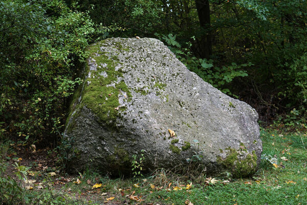 In the opinion of esoterics, healing stones, through their colors, affect their form and the minerals they contain.