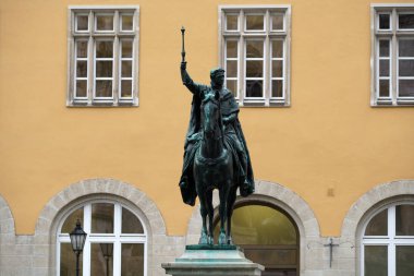                           Regensburg, Bavyera 'da çok iyi korunmuş eski bir kasaba ve birçok kilisesi olan bir şehirdir.     