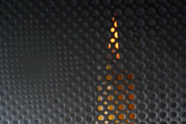 Duman ve alevlerle mumlar stüdyoda flaşlardan önce renkli folyolarla fotoğraflandı.