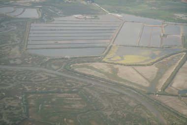 Himalaya tuzu, Himalaya 'nın yakınlarındaki dağlarda bulunan pembe, elde edilen tuzlu su tuzu türüdür. 
