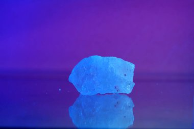 Himalaya tuzu, Himalaya 'nın yakınlarındaki dağlarda bulunan pembe, elde edilen tuzlu su tuzu türüdür. 