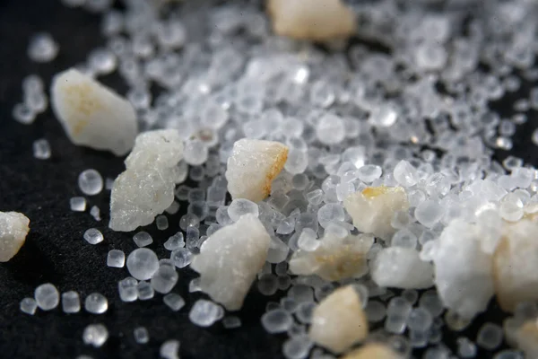 喜马拉雅山盐是喜马拉雅山附近山区的一种粉红食盐 — 图库照片
