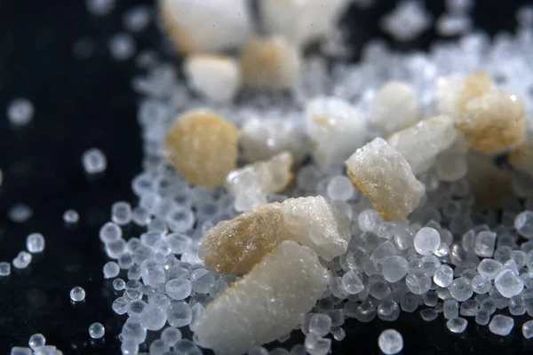 喜马拉雅山盐是喜马拉雅山附近山区的一种粉红食盐 — 图库照片