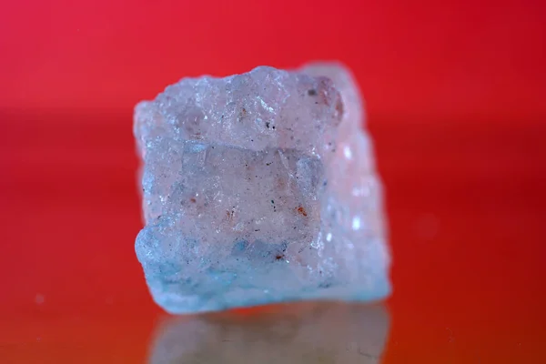 ヒマラヤ塩は ヒマラヤの近くの山岳地帯で採れるピンク色の塩の一種です — ストック写真
