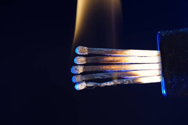 Işıklar yanıp sönmeden önce renkli folyolarla fotoğraflanmış.