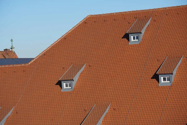 Dormers Aqui Edifícios Antigos Trazem Muita Luz Espaço Para Sótão — Fotografia de Stock