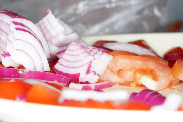 Onion Tomato Salad Washed Tomatoes Peeled Onion — Stock Photo, Image