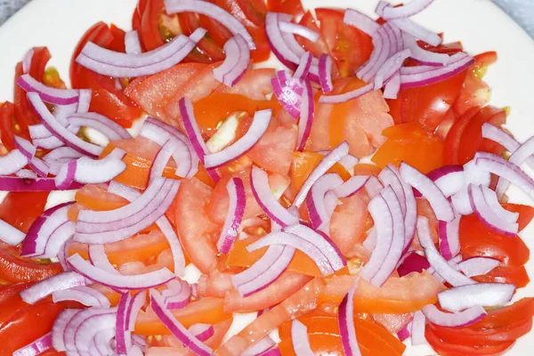 Onion Tomato Salad Washed Tomatoes Peeled Onion — Stock Photo, Image