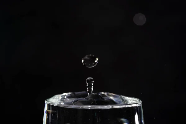 Gotas Agua Fotografiadas Con Destellos Alta Velocidad Gotero Estudio — Foto de Stock