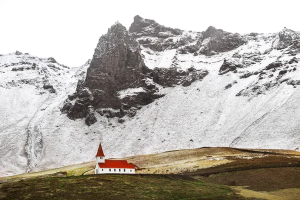 冰岛山脉的教堂 — 图库照片