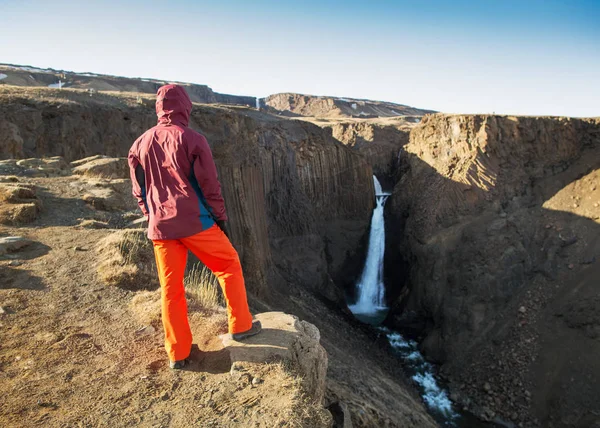 Ragazzo Turista Andare Alle Montagne Islanda — Foto Stock