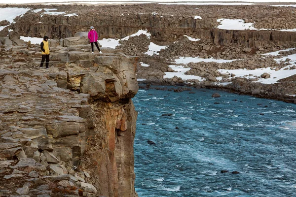 Ragazzo Ragazza Turisti Freelance Sono Una Routine Montagna Con Vista — Foto Stock