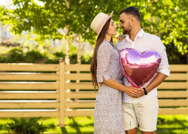 Paar Verliefd Park Amerikaanse Stijl — Stockfoto