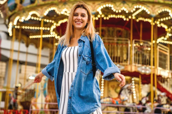 Portrait Girl American Style Swing Laughs Rejoices — Stock Photo, Image