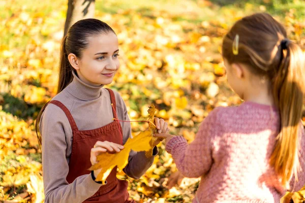 Mother Daughter Playing Autumn Park — Stock Photo, Image