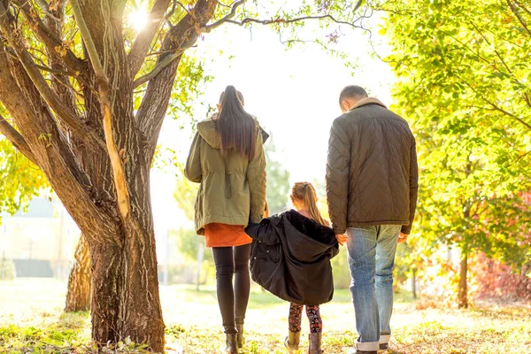 Glückliche Familie Bei Sonnenuntergang Strand — Stockfoto